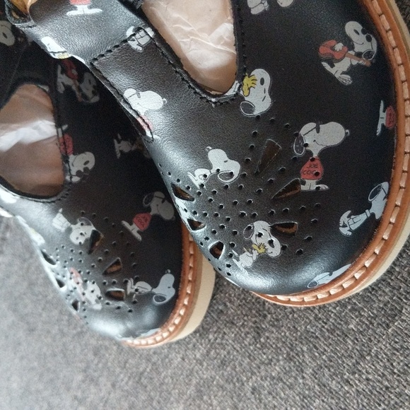 NWT Young Soles X PEANUTS ROSIE GIRLS' T-BAR SHOE SNOOPY PRINT CHESTNUT - Picture 4 of 16